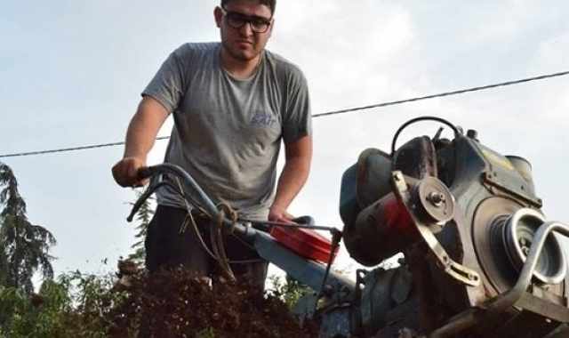 Il lavoro non c'�? I giovani laureati vanno a zappare la terra